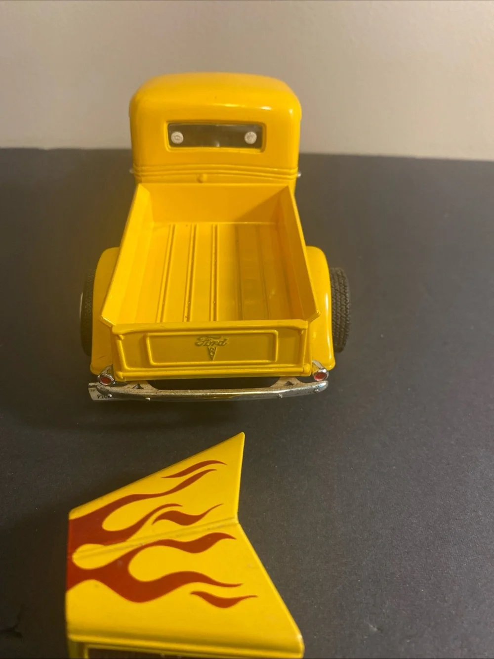 Testors 1/24 Die Cast 1937 Ford‎ Pickup Model Kit Gold Series, Assembled